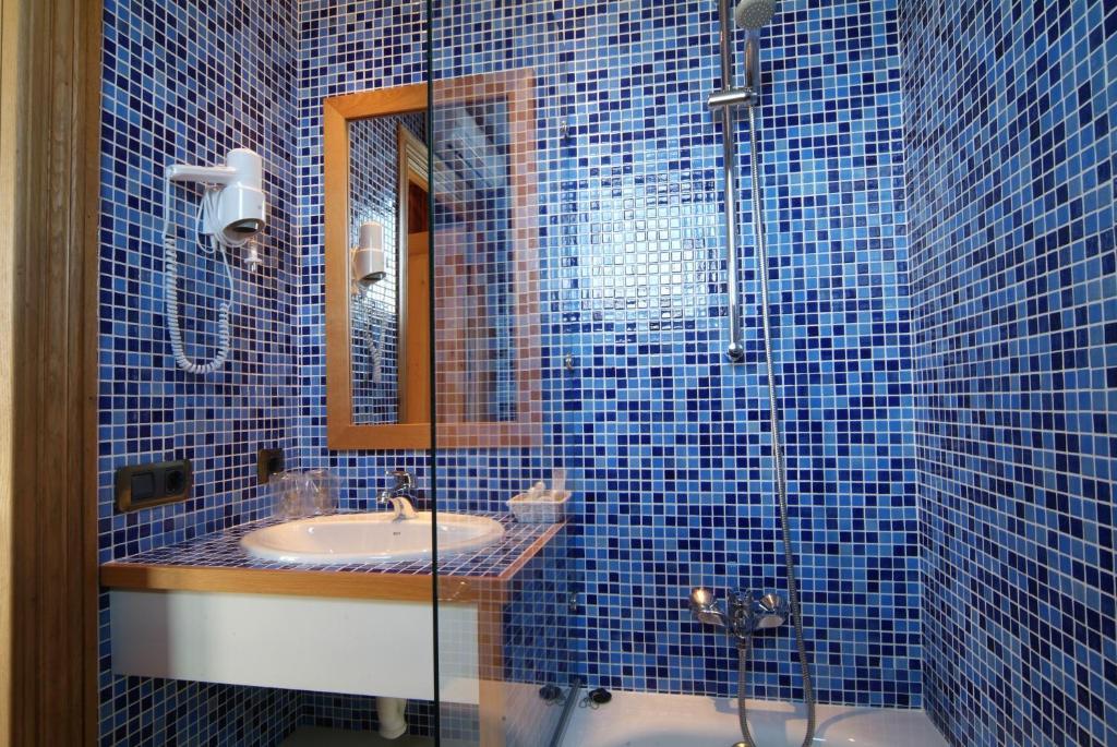 Hotel La Placa Garriguella Habitación foto