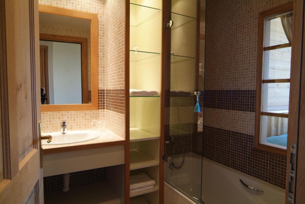 Hotel La Placa Garriguella Habitación foto