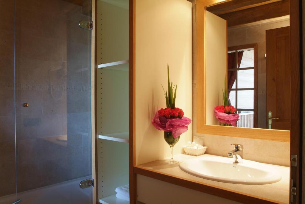 Hotel La Placa Garriguella Habitación foto