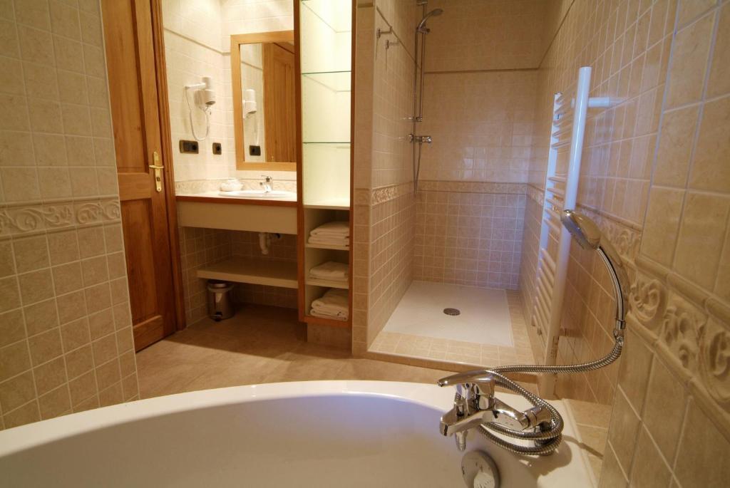 Hotel La Placa Garriguella Habitación foto